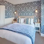 Birds Eye View ويتبي