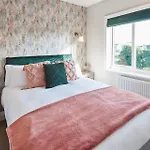 Birds Eye View بيت للعطل ويتبي